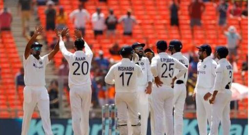 India beat England by an innings and 25 runs