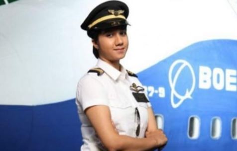 Meet Ayesha Aziz, Who Became India's Youngest Pilot At 16