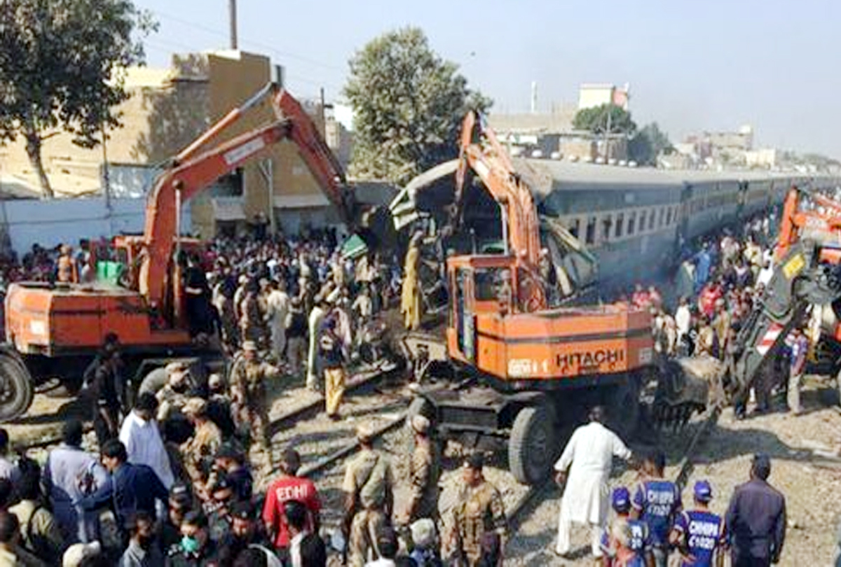 Pakistan:  Train collision 11 killed, 60 injured