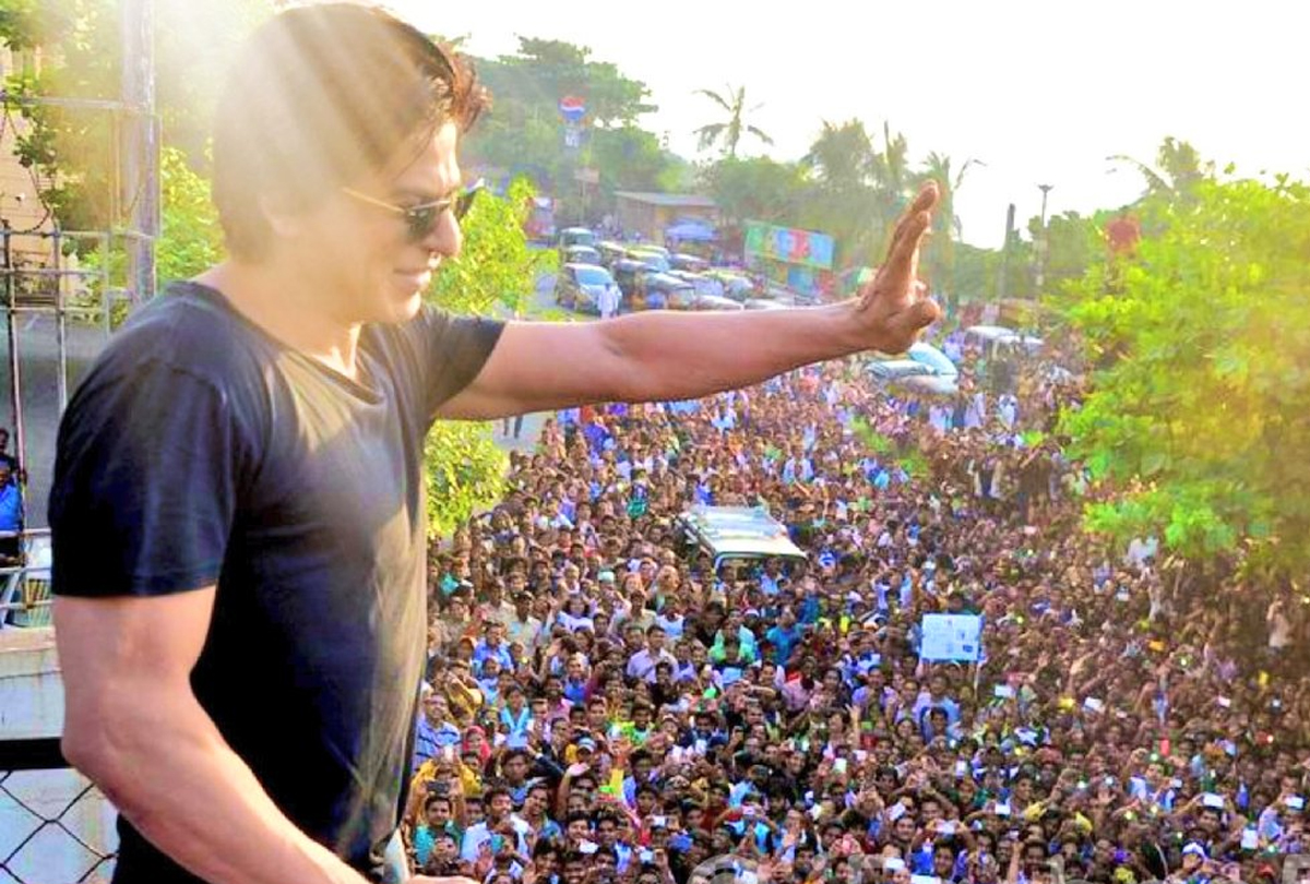 SRK Birthday: Fans from across India make annual pilgrimage to wish King Khan at Mannat